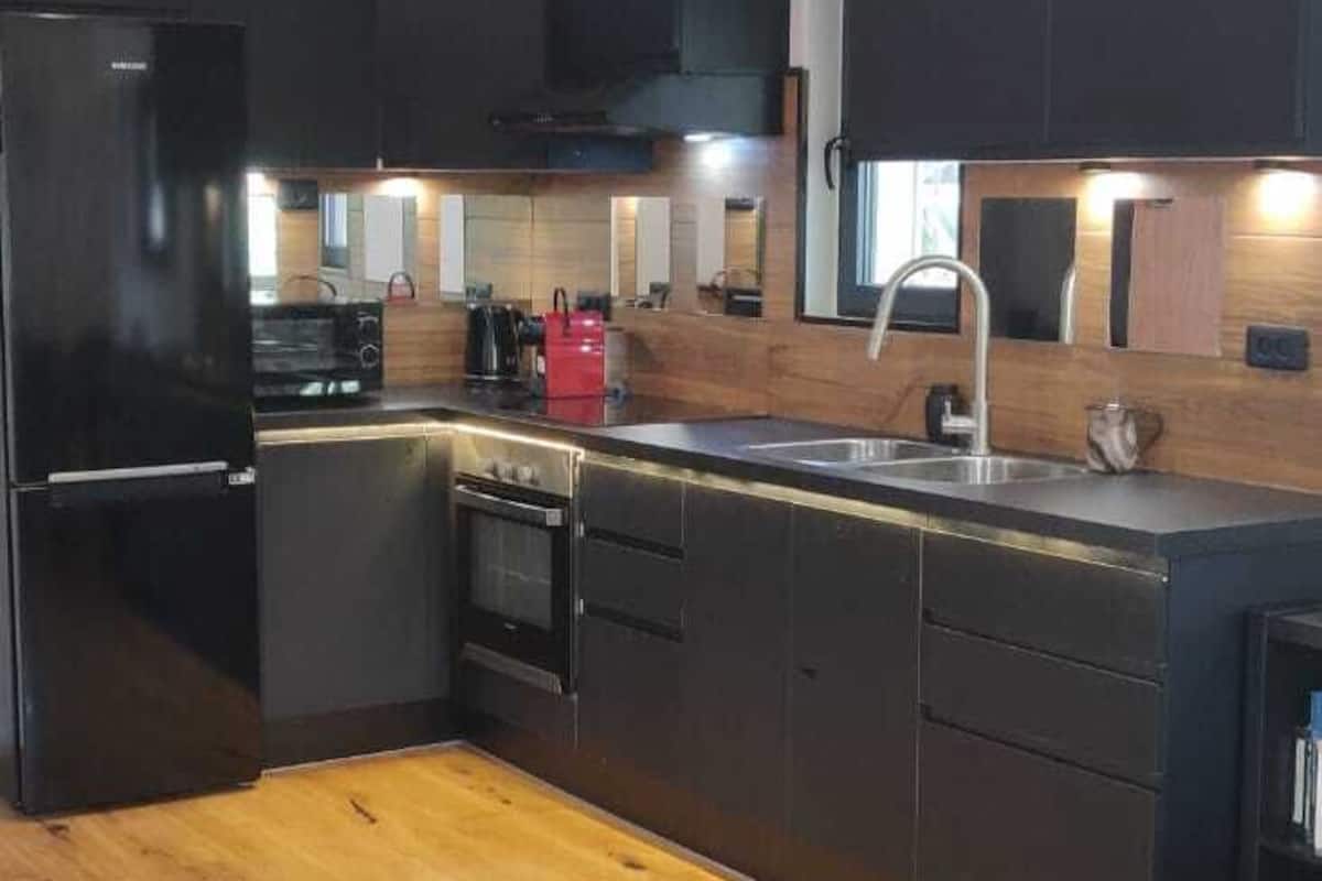 Apartment, City View | Private kitchen | Microwave, stovetop, coffee/tea maker, griddle