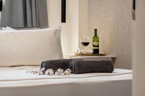 Basic Apartment | Blackout drapes, iron/ironing board, free WiFi, bed sheets - baraca boutique (Jerusalem)
