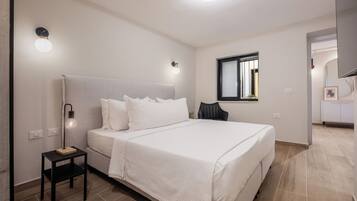 Luxury-Apartment | Laptopgeeigneter Arbeitsplatz, Verdunkelungsvorhänge