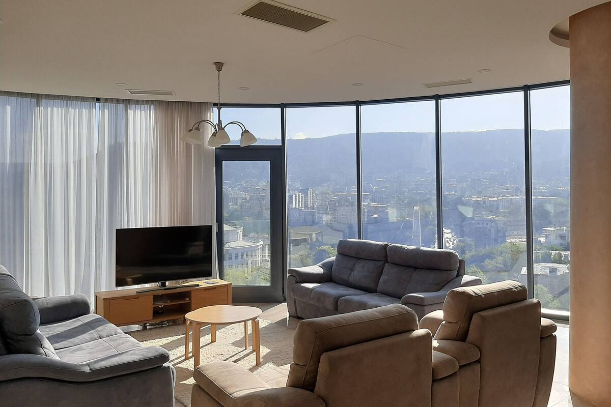 Deluxe Apartment, City View | Living area | Flat-screen TV