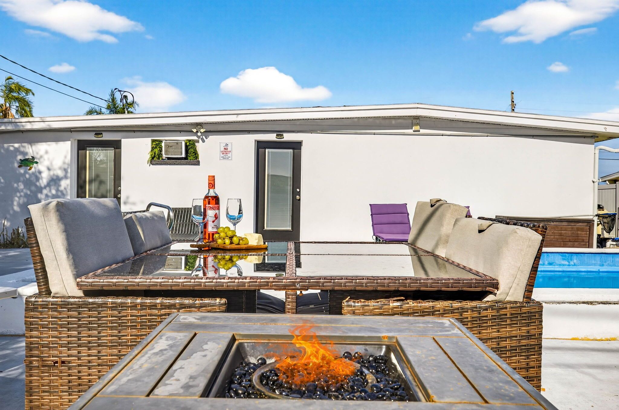 屋外ダイニングエリア