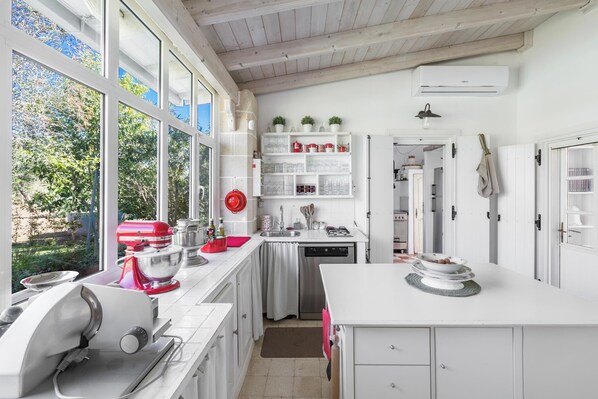 Villa | Eigene Küche | Geschirrspüler, Espressomaschine, Wasserkocher