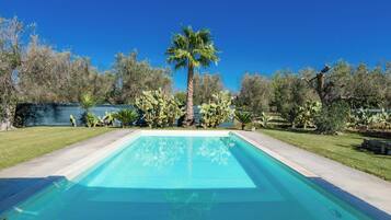 Piscine extérieure (ouverte en saison)