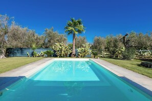 Piscine extérieure (ouverte en saison)