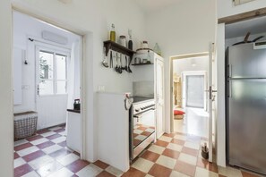 Dishwasher, espresso maker, electric kettle