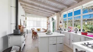 Lave-vaisselle, machine à expresso, bouilloire électrique