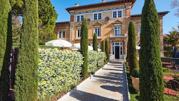 Bagian depan properti