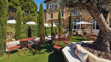 Tempat makan outdoor