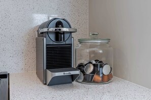 Coffee and/or coffee maker - Kaïros - Private Spa & Golf Getaway (Saint-Basile)