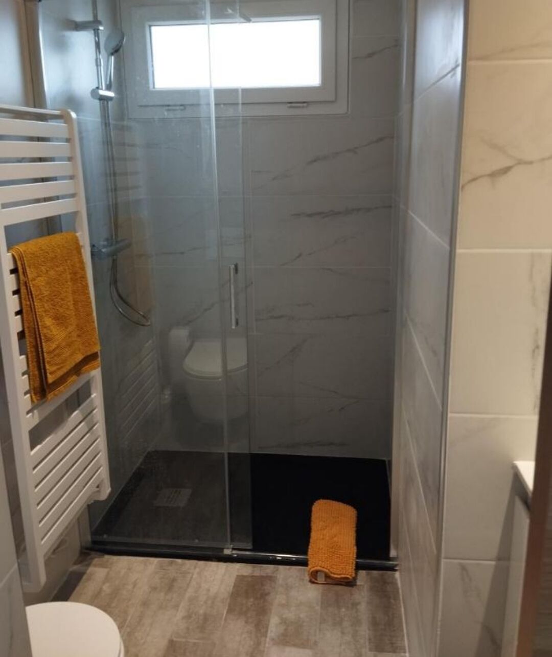 Håndklær, såpe og toalettpapir