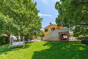 Villa | Exterior - Lovely Villa Near the Beach (Visnjan)