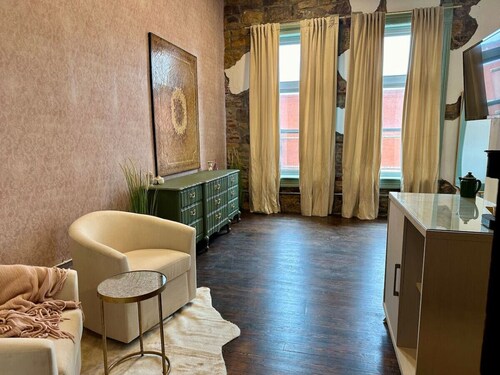 The Velvet - A Woody Guthrie Inspired Inn