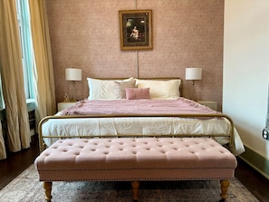 6 bedrooms, iron/ironing board, free WiFi, bed sheets
