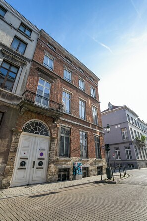 Front of property - Fish Market Apartments (Brussels)