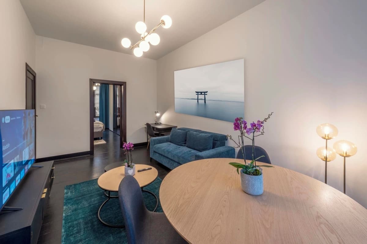 Appartement Supérieur 2 | Living area | Flat-screen TV
