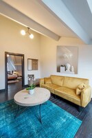 Appartement Supérieur 4 | Living area | Flat-screen TV