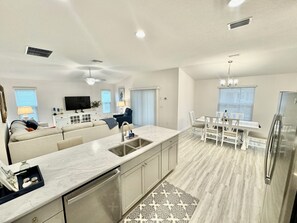 Smart TV - Captain's Cottage  - 3/2 with a POOL in The Village of Shady Brook! (Shady Brook, The Villages)