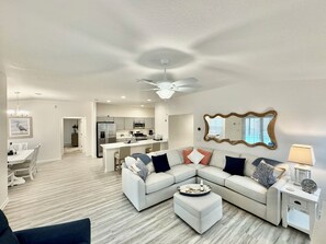 Smart TV - Captain's Cottage  - 3/2 with a POOL in The Village of Shady Brook! (Shady Brook, The Villages)