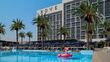 Outdoor pool, pool umbrellas, sun loungers