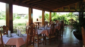 Restaurant - Paradise Lagoon Hotel (Coacoyul)