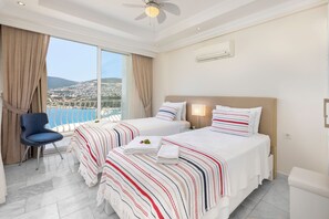 2 bedrooms, in-room safe, iron/ironing board, free WiFi