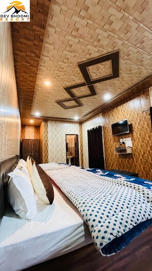 Habitación cuádruple Deluxe, balcón, vistas al valle | 1 dormitorio, sistema de insonorización, tabla de planchar con plancha