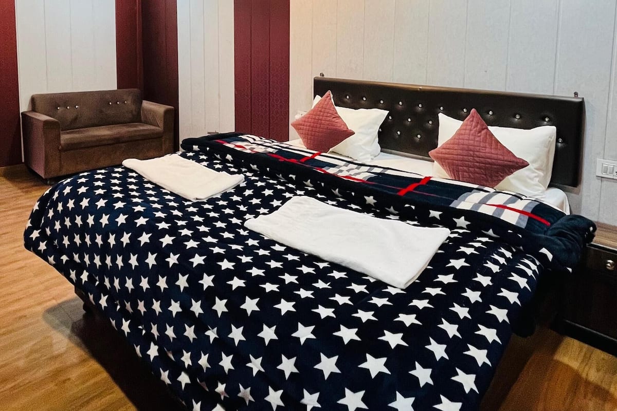 Deluxe Suite, Balcony, Valley View | 1 bedroom, soundproofing, iron/ironing board, free WiFi