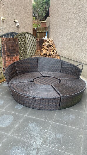 Terrace/patio - The Foragers Rest! An Adventurers Retreat with panoramic views— Pets welcome! (Baglan)