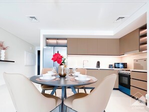 Apartment (2 Bedrooms) | In-room dining - Elegance at Burj Crown Downtown Balcony & View (Dubai)