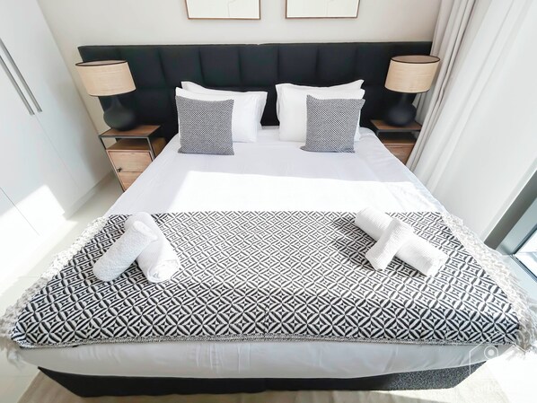 Apartment (2 Bedrooms) | 2 bedrooms, iron/ironing board, bed sheets - Elegance at Burj Crown Downtown Balcony & View (Dubai)