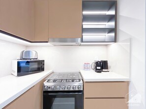 Apartment (2 Bedrooms) | Private kitchen | Microwave, oven, electric kettle, cookware/dishes/utensils - Luxury at Burj Crown Downtown Balcony & View (Dubai)