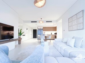 Apartment (2 Bedrooms) | Private kitchen | Microwave, oven, electric kettle, cookware/dishes/utensils - Luxury at Burj Crown Downtown Balcony & View (Dubai)