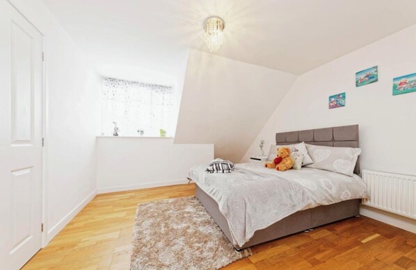 House | 3 bedrooms, free WiFi, bed sheets