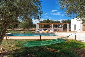 Piscina externa sazonal