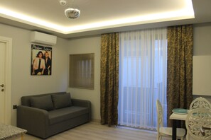 1 bedroom, individually decorated, desk, laptop workspace - Retro Star Suites (Konyaalti)
