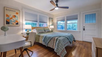 2 bedrooms, desk, iron/ironing board, WiFi