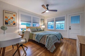 2 bedrooms, desk, iron/ironing board, WiFi