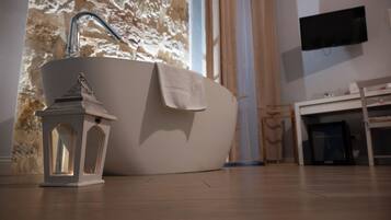 Luxury-Doppelzimmer | Schreibtisch, laptopgeeigneter Arbeitsplatz, Bügeleisen/Bügelbrett