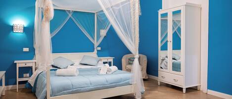 غرفة مزدوجة فاخرة | مكتب ومساحة عمل للكمبيوتر المحمول ومكواة/لوح كي وواي فاي مجانًا