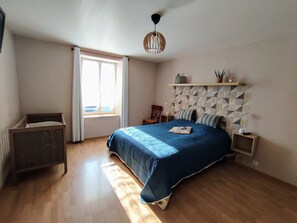 2 bedrooms, free WiFi, bed sheets - Comfortable cottage with fireplace and parking, near Verdun (Dompcevrin)
