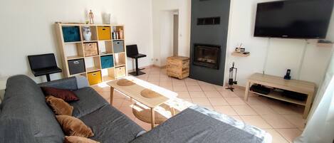 Televisie en een open haard