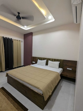 Deluxe Room. Hotel Dhruvnanda Palace Khategaon