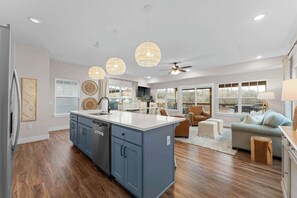 Interior - Gorgeous Lake View! Indoor Pool! 5 Min to Branson Strip! (Branson)