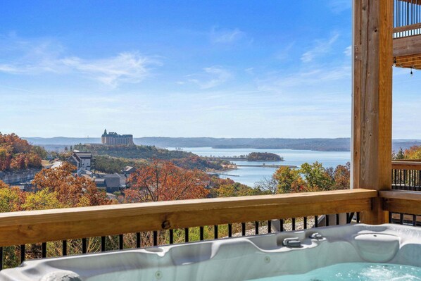 Tina de hidromasaje al aire libre