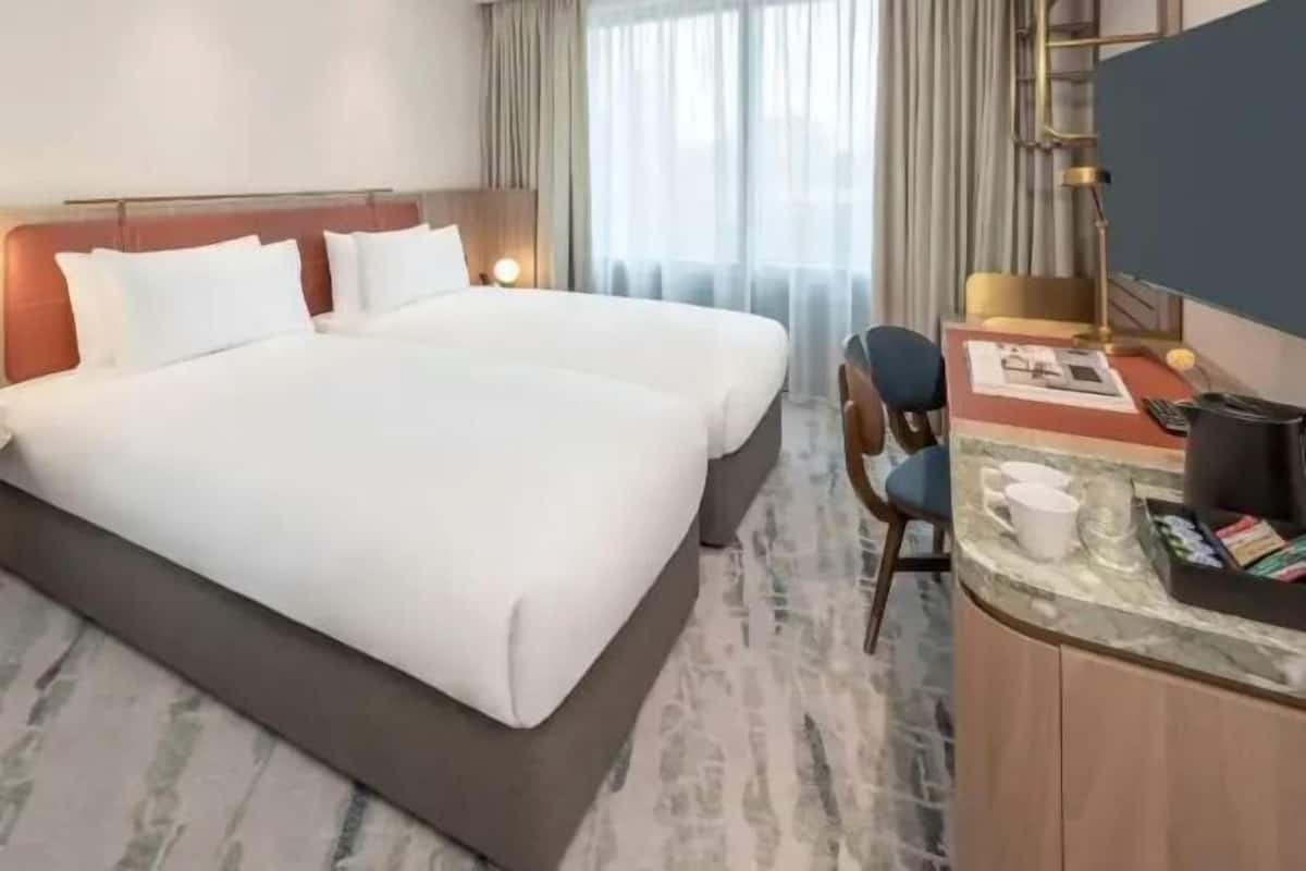 Allergitestet sengetøy, safe på rommet, skrivebord og blendingsgardiner