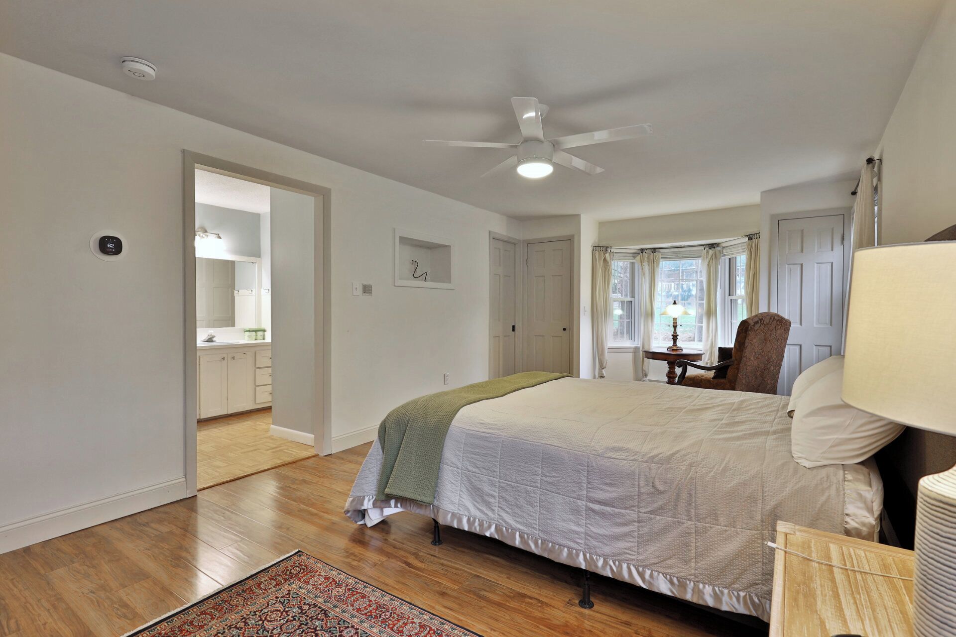 4 bedrooms, desk, iron/ironing board, free WiFi