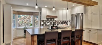 Susan Lane Hideaway: 4BR/3.5BA Renovated Home. Close to skiing and town.