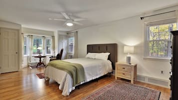 4 bedrooms, desk, iron/ironing board, free WiFi