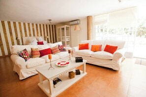 Living area - Dhalia Vacation Home (Dos Hermanas)