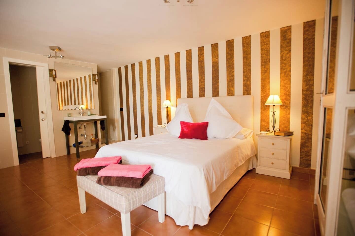 1 slaapkamer, een strijkplank/strijkijzer, wifi, beddengoed